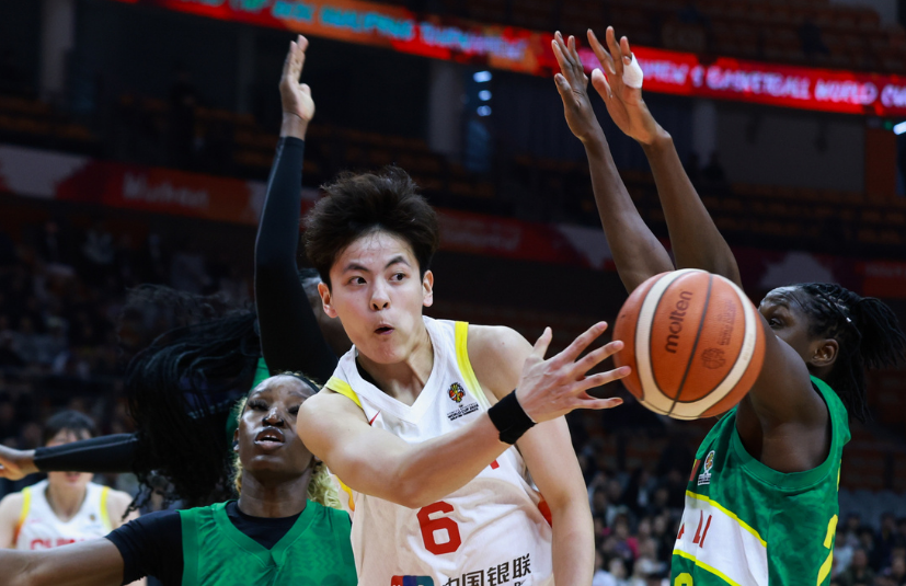 pg电子下载-女篮队长首秀！杨舒予14+5+7扮攻传核心 7助攻全场最高